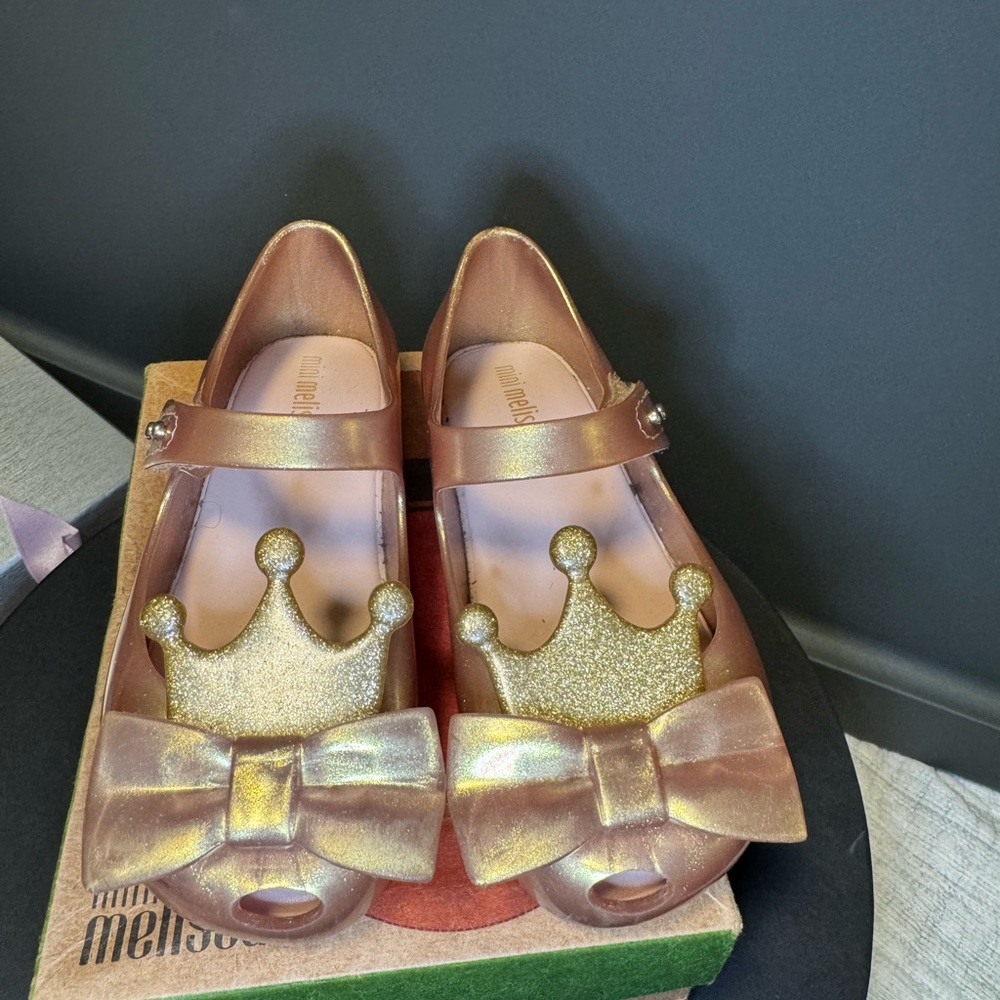 Melissa Kids' Shimmering Gold Crown Dress Shoes